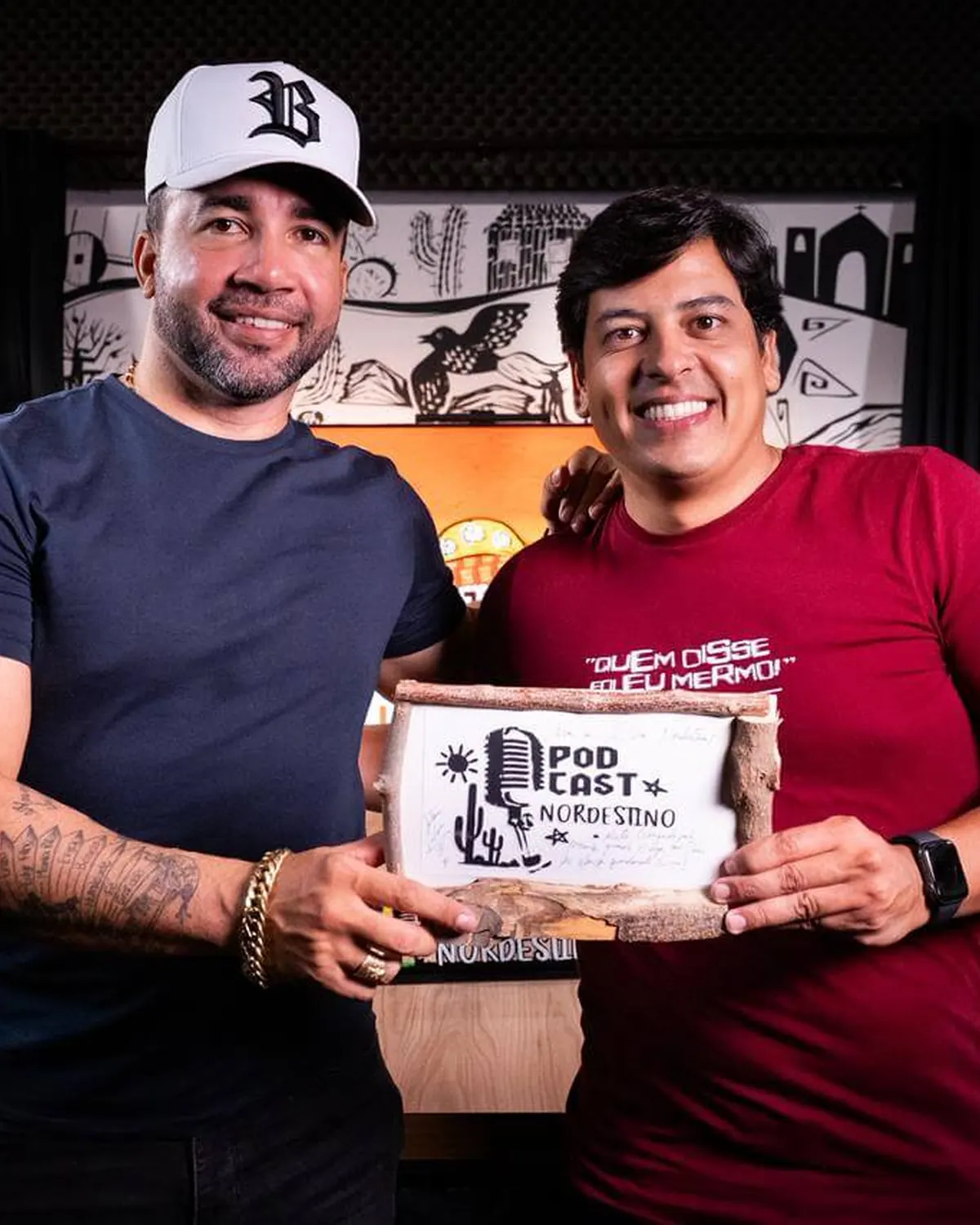Arthur Farias em foto com personalidade pública